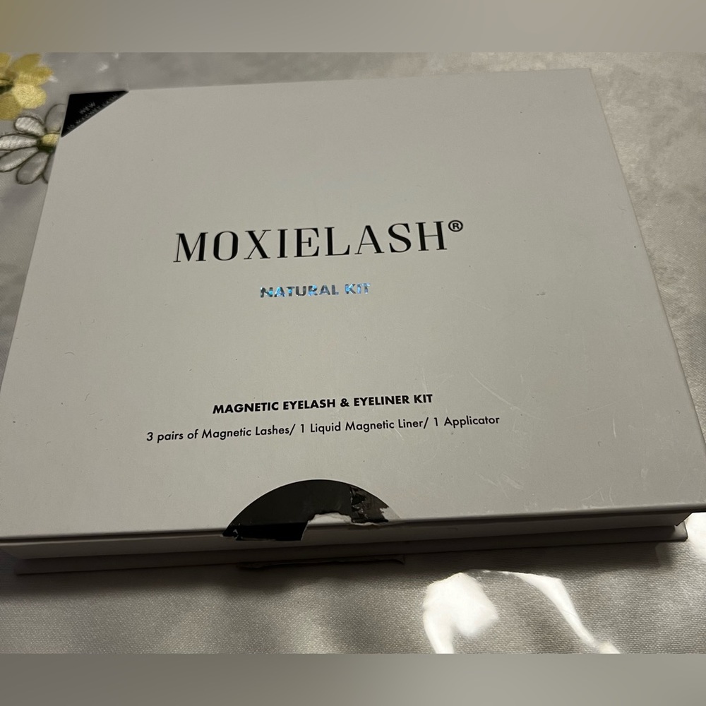 Moxielash Magnetic Natural Lash Kit - Baby Lash and Cheeky Lash with Applicator